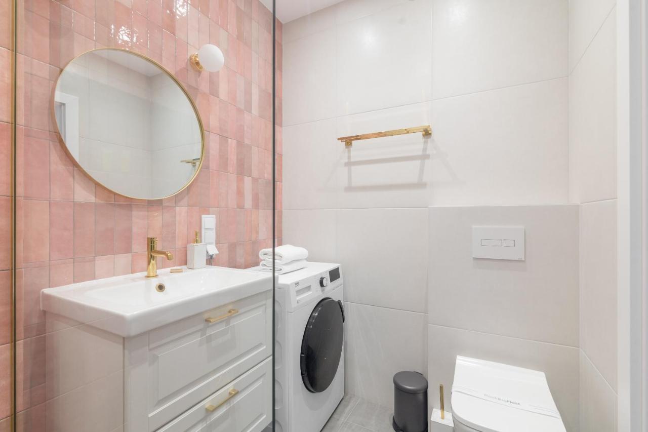 Burakowska Pastel Elegant Apartment وارسو المظهر الخارجي الصورة